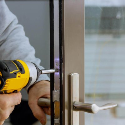 locksmith-in-installing-new-house-door-lock-hand-h-2021-08-29-01-07-52-utc locksmith-in-installing-new-house-door-lock-hand-h-2021-08-29-01-07-52-utc